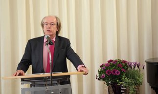 Jugendamtsleiter Reinhard Glatzel lobte in seinem Grußwort zum 50-jährigen Jubiläum der Reutlinger Fachschule die gute Zusammenarbeit im Landkreis.