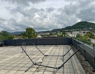 Die Dachterrasse des Wohnheims an der Reutlinger Fachschule bietet einen Blick bis zur Achalm.