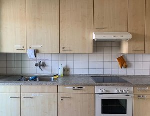 Kühlschrank, Herd und Spülmaschine gehören zur Ausstattung des Wohnheims an der Reutlinger Fachschule.