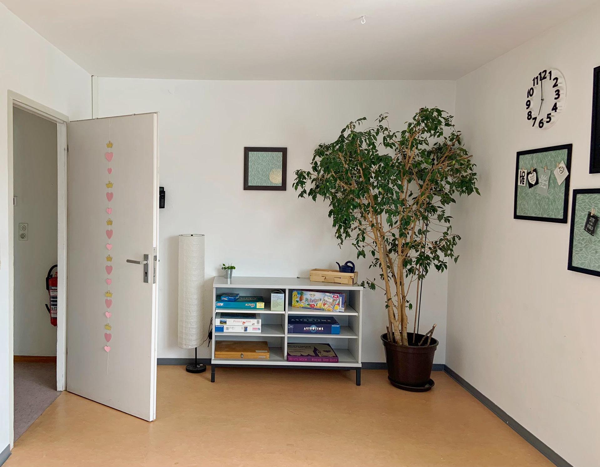 Grün zur Entspannung: In der grünen Sofaecke des Reutlinger Wohnheims lässt es sich gemütlich entspannen.